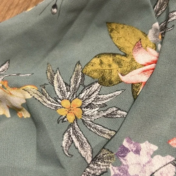 Floral Green Surplice Top - Picture 10 of 13
